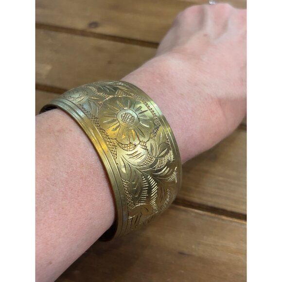 Vintage Brass Floral Etched Bangle Bracelet - Picture 5 of 9